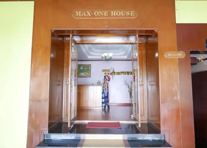 Max-one House Affittacamere *